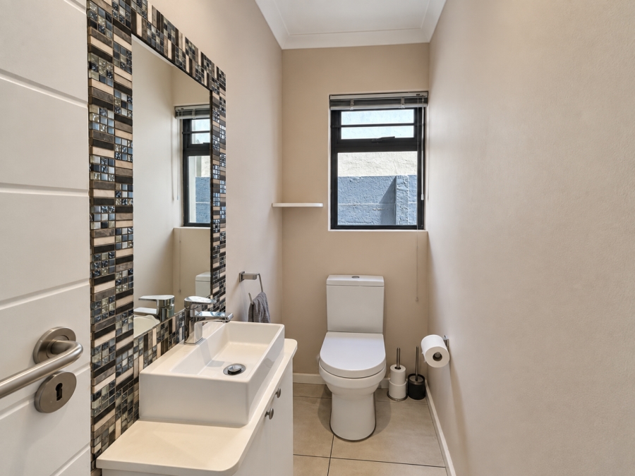 To Let 2 Bedroom Property for Rent in Diep River Western Cape